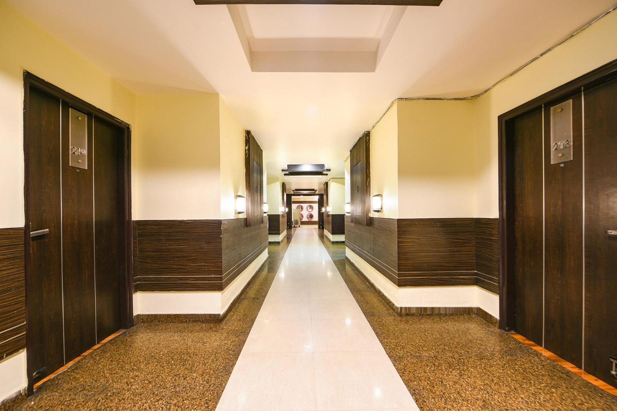 OYO 10887 Hotel West View Ghaziabad Exterior foto